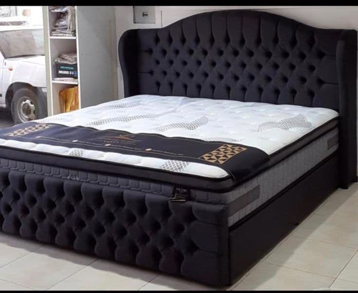 Onyx Chesterfield Bed